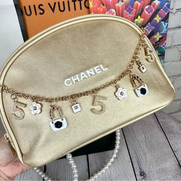 CHANEL gold metallic Crossbody pouch with bag charm and pearl chain - Picture 5 of 16